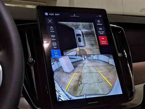 New 2025 Volvo XC90 T8 Plus w/ Protection Package Premier image 17