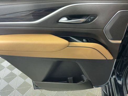 Used 2022 Cadillac Escalade Premium Luxury image 27