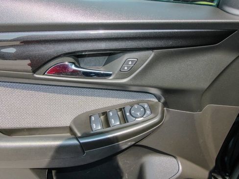 Used 2018 Chrysler Pacifica Touring-L w/ Tire & Wheel Group FWD image 12
