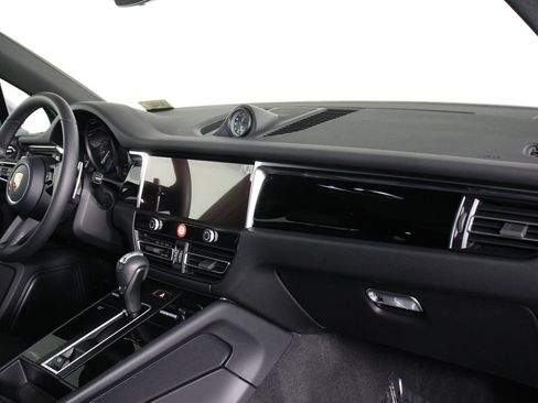 Certified 2026 Porsche Macan AWD/4WD image 24