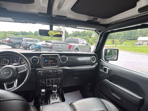 Used 2023 Jeep Wrangler Unlimited Sahara AWD/4WD image 19