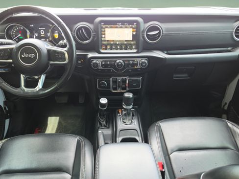 Used 2022 Jeep Wrangler Unlimited Sahara w/ Cold Weather Group AWD/4WD image 7