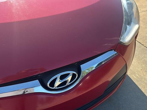 Used 2017 Hyundai Veloster FWD image 27