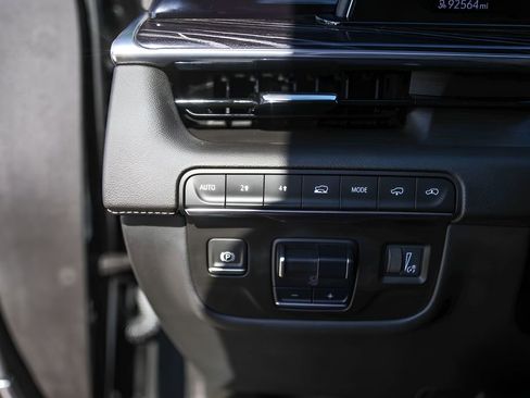 Used 2022 Cadillac Escalade Sport w/ Touring Package AWD/4WD image 15