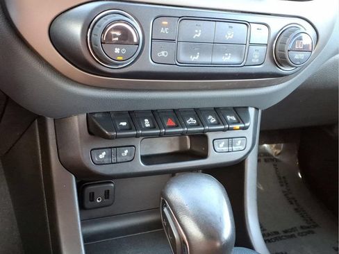 Used 2022 Chevrolet Colorado Z71 w/ Trail Boss Package AWD/4WD image 7