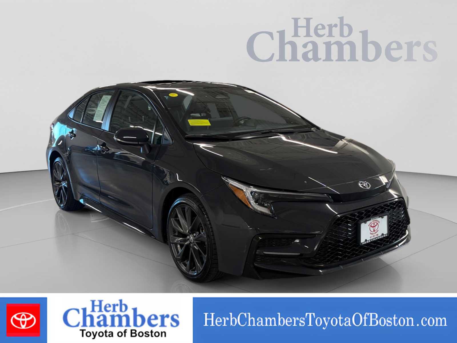 Used 2025 Toyota Corolla XSE FWD image 1