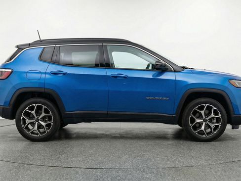 Used 2025 Jeep Compass Limited image 11