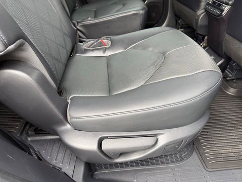 Used 2023 Toyota Highlander Platinum AWD/4WD image 45