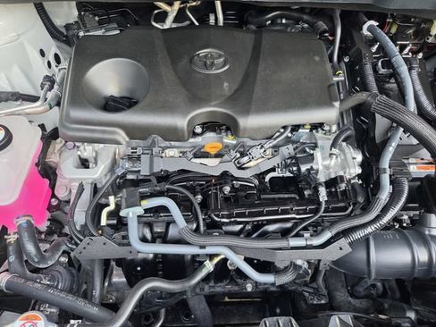 Used 2026 Toyota Sienna XLE FWD image 27