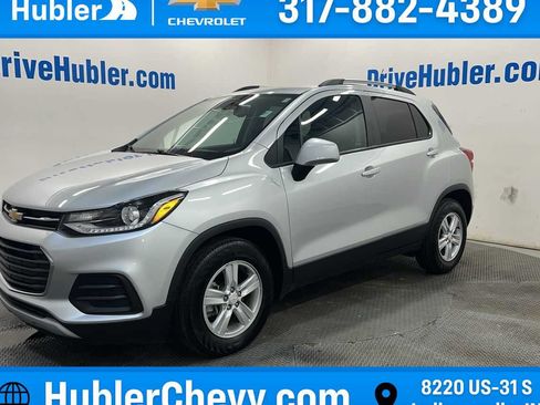 Used 2021 Chevrolet Trax LT FWD image 1