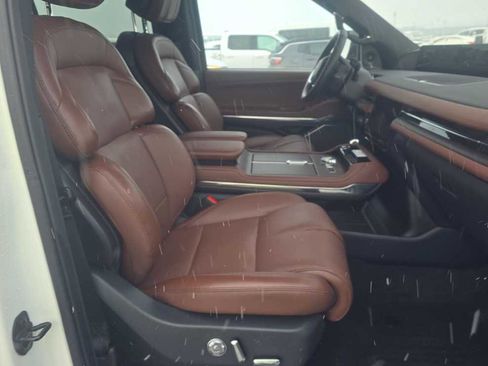 Used 2025 Lincoln Navigator L Reserve image 11