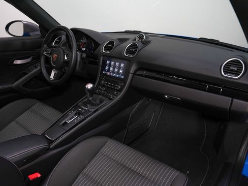 Used 2022 Porsche 718 Boxster RWD image 31