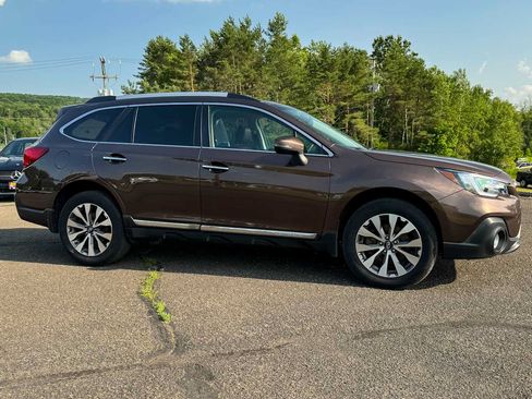 Used 2019 Subaru Outback 2.5i Touring AWD/4WD image 2
