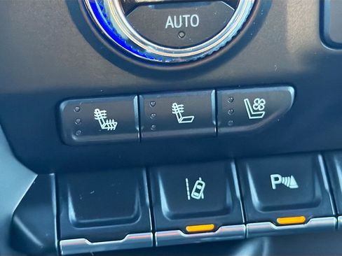 Used 2021 GMC Sierra 2500 AT4 w/ AT4 Preferred Package image 23