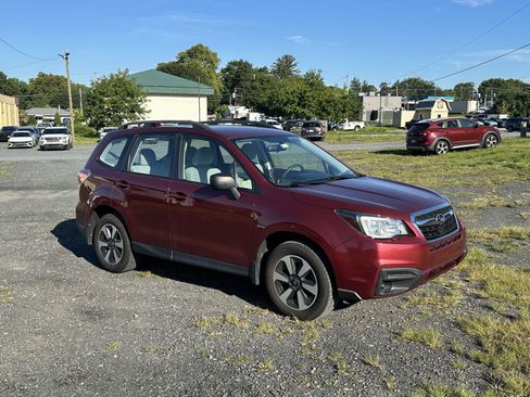 Used 2018 Subaru Forester 2.5i w/ Alloy Wheel Package AWD/4WD image 2