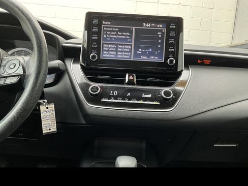 Used 2020 Toyota Corolla LE FWD image 5