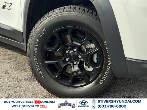 Used 2022 Jeep Cherokee Latitude w/ Sun & Sound Group AWD/4WD image 6
