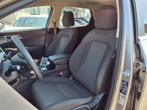 Used 2025 Kia Sportage LX FWD image 15