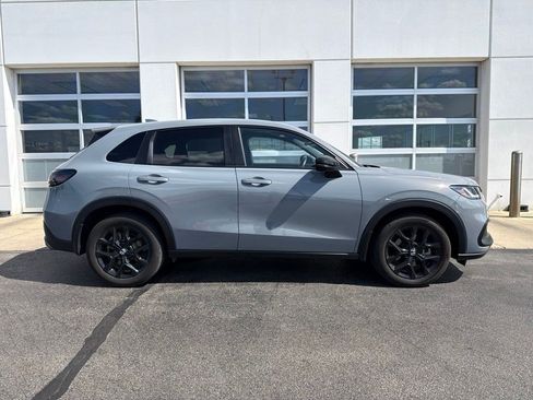 Used 2025 Honda HR-V Sport image 3