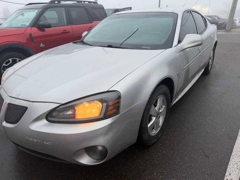 Used 2006 Pontiac Grand Prix w/ Premium Package image 2