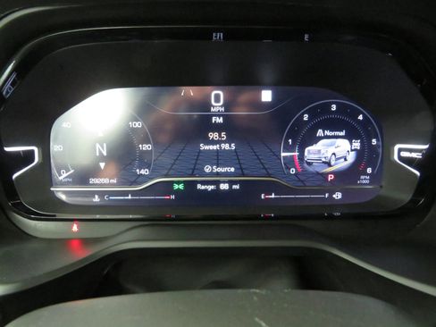 Used 2022 GMC Yukon XL Denali w/ Advanced Technology Package image 14