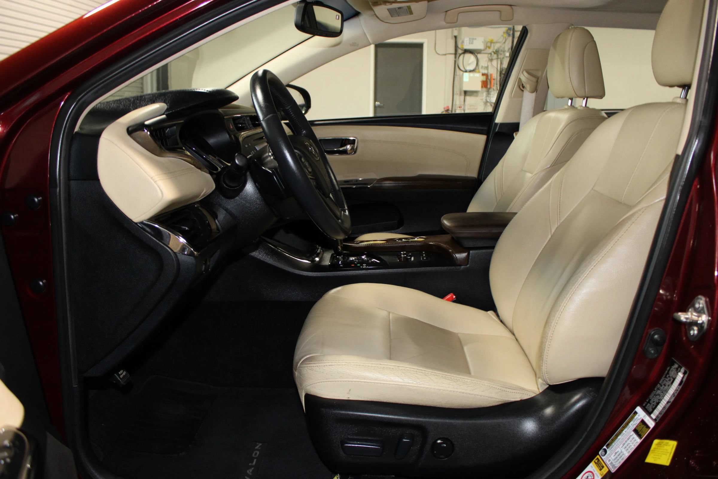 Used 2014 Toyota Avalon XLE Touring FWD image 10