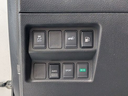 Used 2018 Nissan Rogue SV AWD/4WD image 22