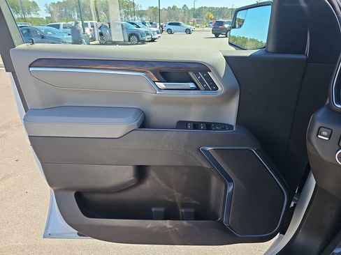 Used 2025 GMC Sierra 1500 SLT image 32