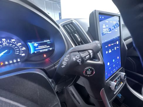 Used 2024 Ford Edge SEL image 19