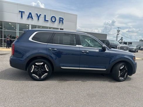 Used 2025 Kia Telluride S FWD image 17