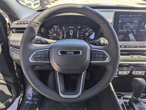 New 2026 Jeep Compass Latitude image 16