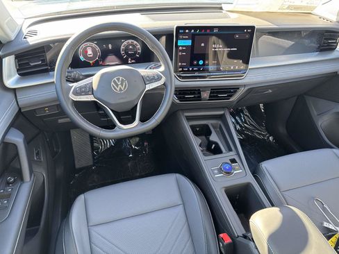 New 2026 Volkswagen Tiguan SE FWD image 7