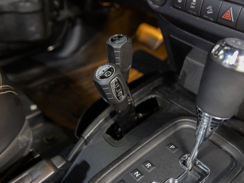 Used 2016 Jeep Wrangler Unlimited Rubicon image 22