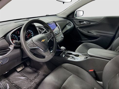Used 2025 Chevrolet Malibu LT image 16