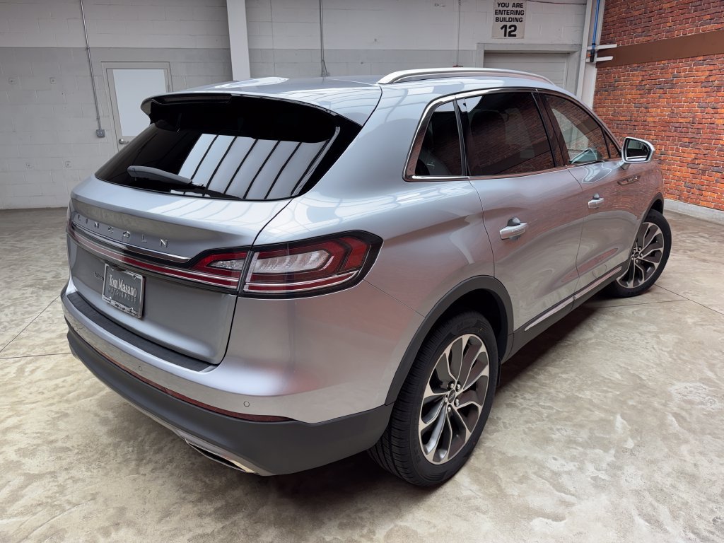 Used 2023 Lincoln Nautilus Reserve AWD/4WD image 5