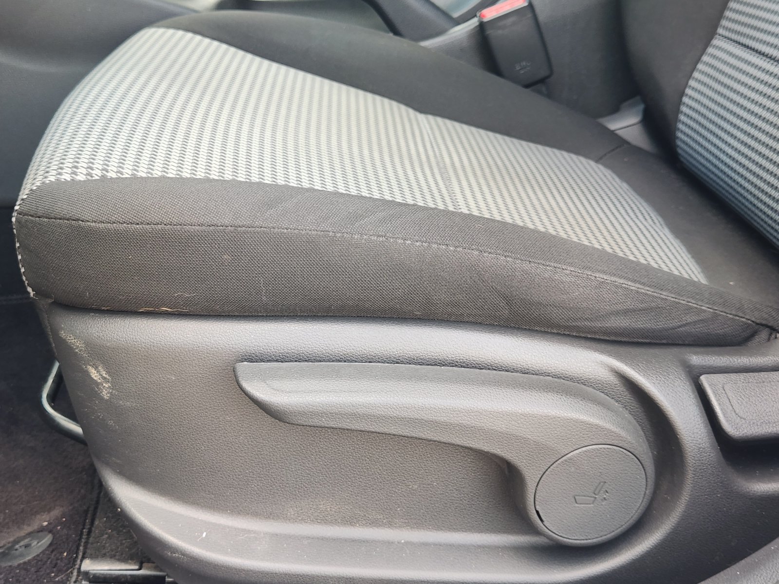 Used 2018 Hyundai Kona SE FWD image 26