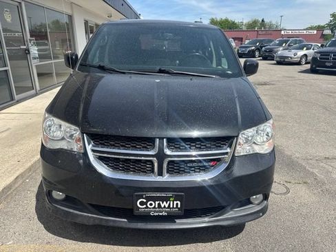 Used 2018 Dodge Grand Caravan SXT FWD image 2