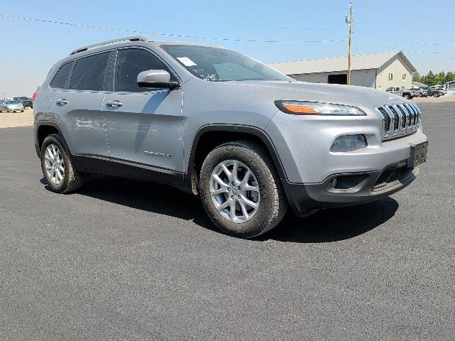 Used 2016 Jeep Cherokee Latitude AWD/4WD image 2