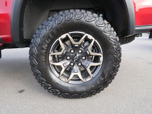 Used 2024 Chevrolet Colorado ZR2 w/ Technology Package image 13