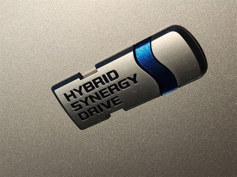 Used 2016 Toyota Prius V Two image 11