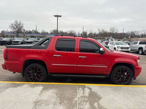 Used 2011 Chevrolet Avalanche LTZ image 4