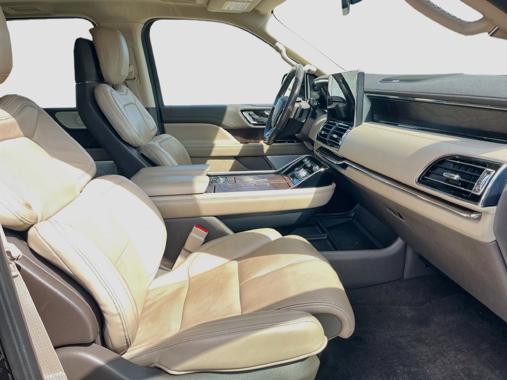 Used 2022 Lincoln Navigator L Reserve AWD/4WD image 32