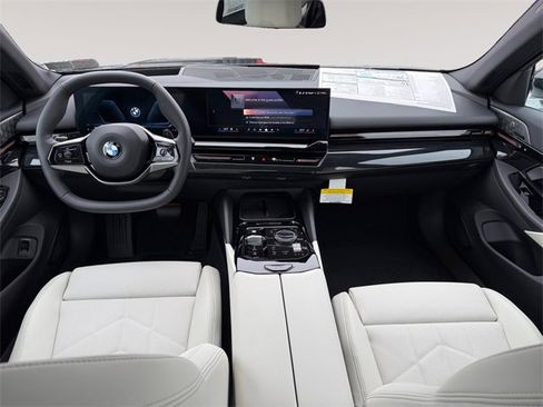 New 2026 BMW 530i xDrive w/ Premium Package image 10