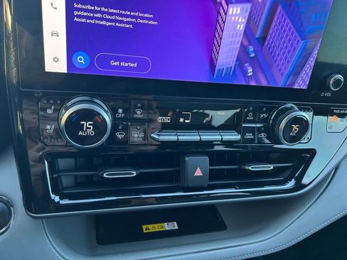 Used 2023 Toyota Highlander Limited image 27