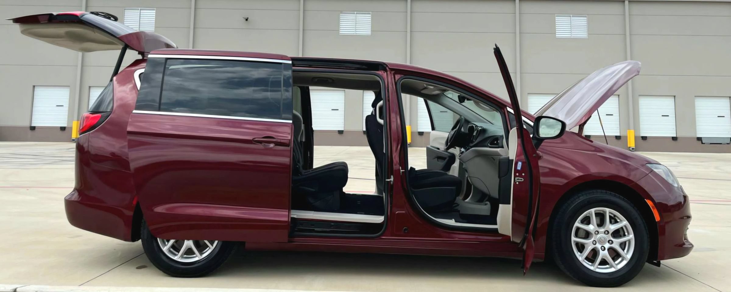 Used 2017 Chrysler Pacifica Touring FWD image 16