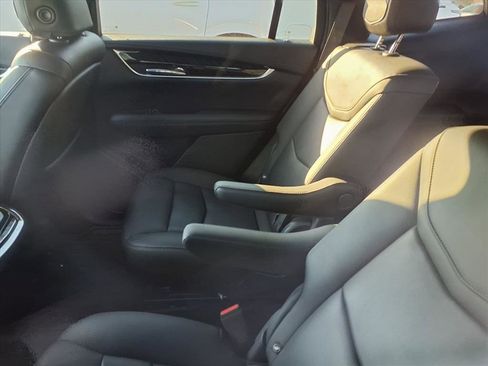 Used 2022 Cadillac XT6 Premium Luxury w/ Technology Package image 6