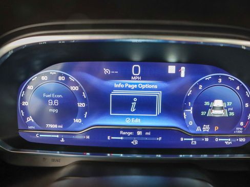 Used 2023 Chevrolet Suburban Z71 w/ Luxury Package image 16