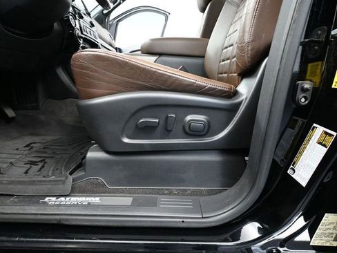 Used 2021 Nissan Titan Platinum Reserve w/ Moonroof Package image 21