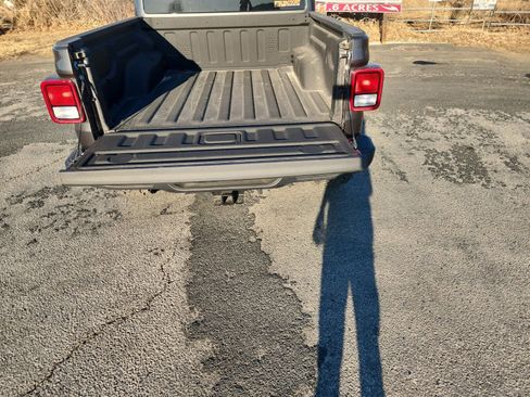 New 2025 Jeep Gladiator Sport w/ Premium Package image 16