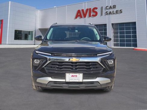 Used 2025 Chevrolet TrailBlazer LT AWD/4WD image 2